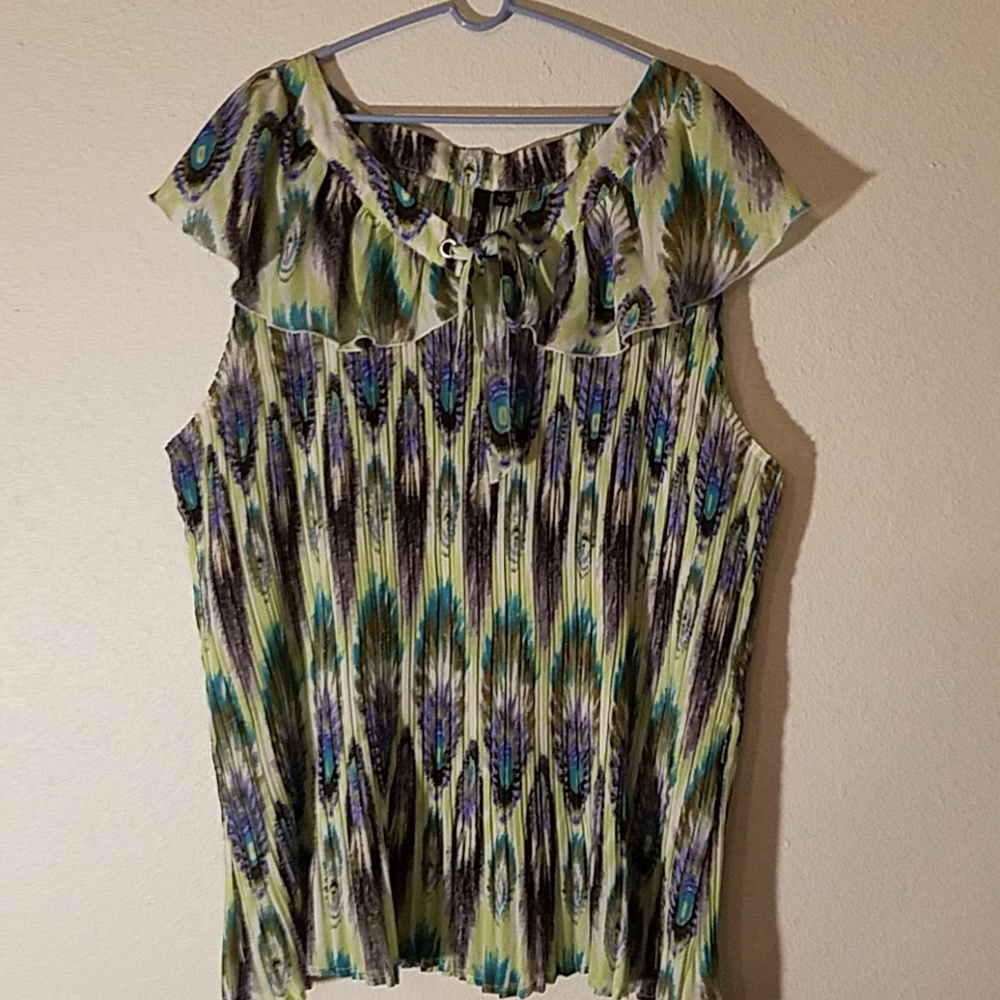 EUC ESSENTIALS BY MILANO Pleated Peacock Feather Print Cap-Sleeve Tie-Neck Top